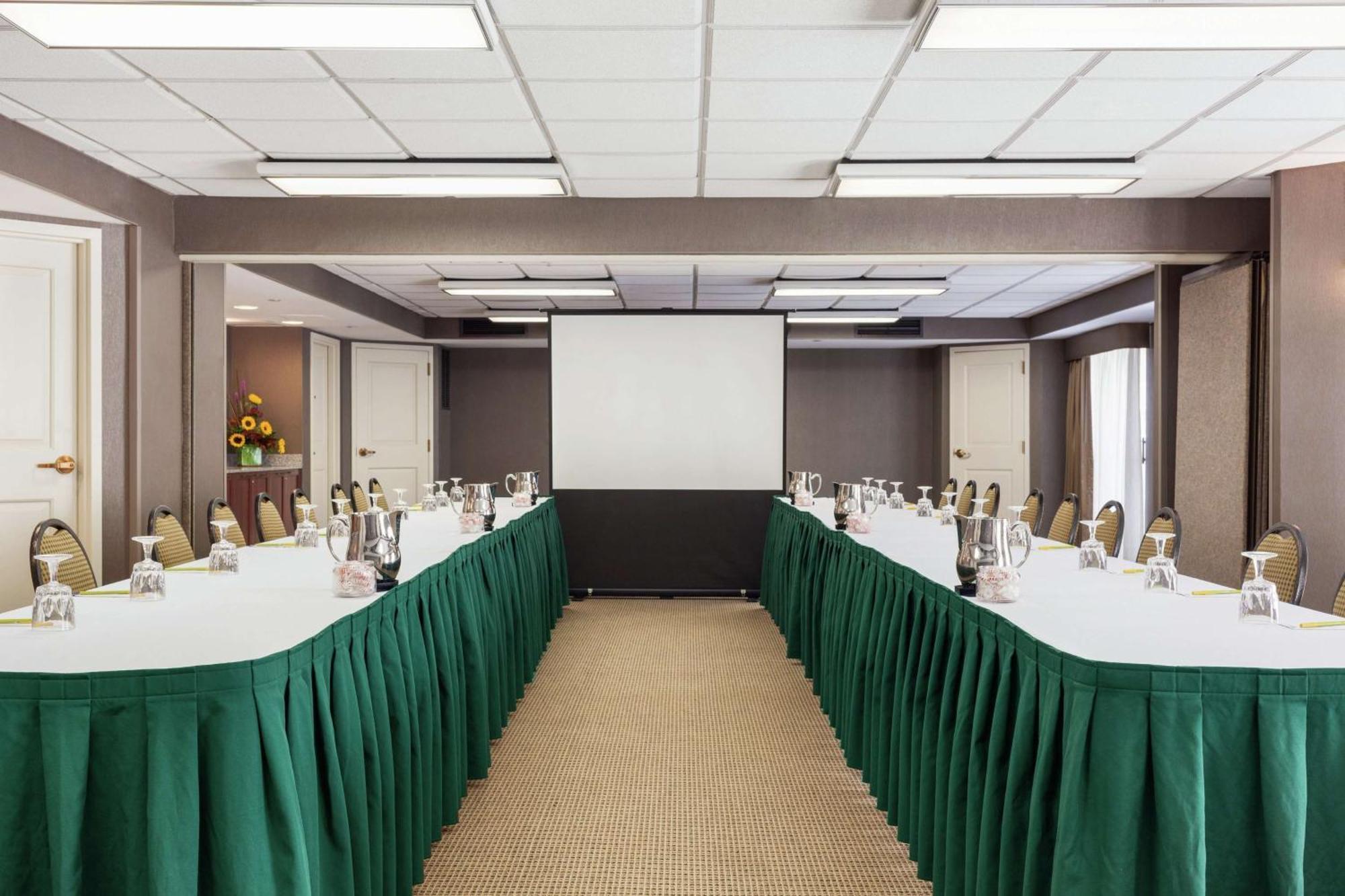 Hilton Garden Inn Lancaster Rohrerstown Exterior photo